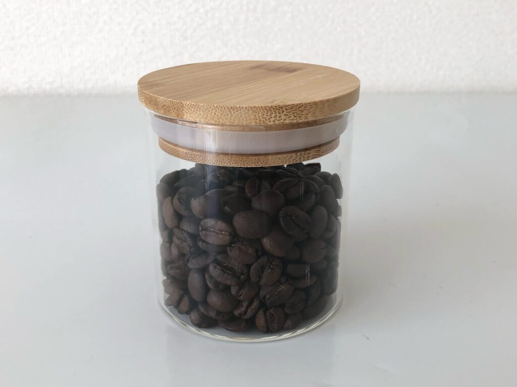 保存容器に入ったコーヒー豆の画像