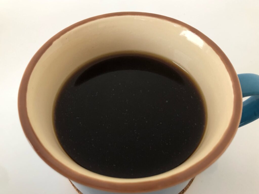 コーヒーに浮かぶ油の画像