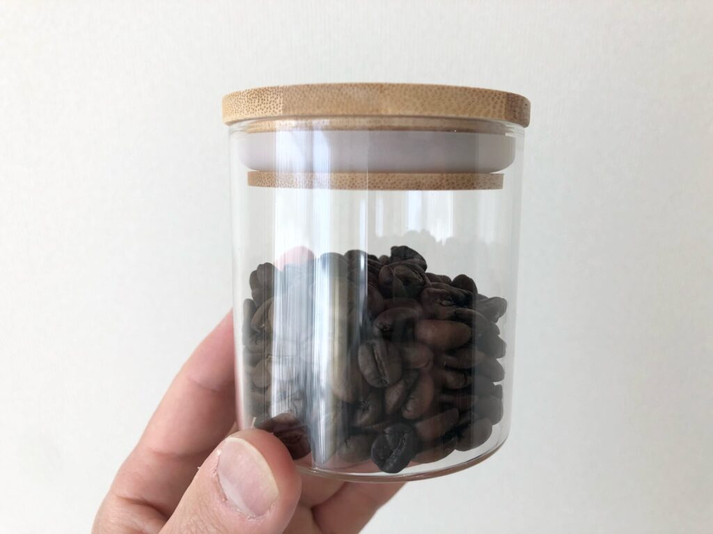 保存容器に入れたコーヒー豆の画像