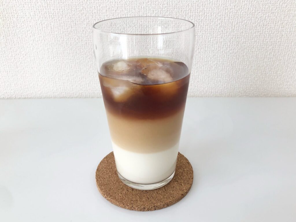 コーヒーとカフェオレと牛乳の３層ドリンク画像